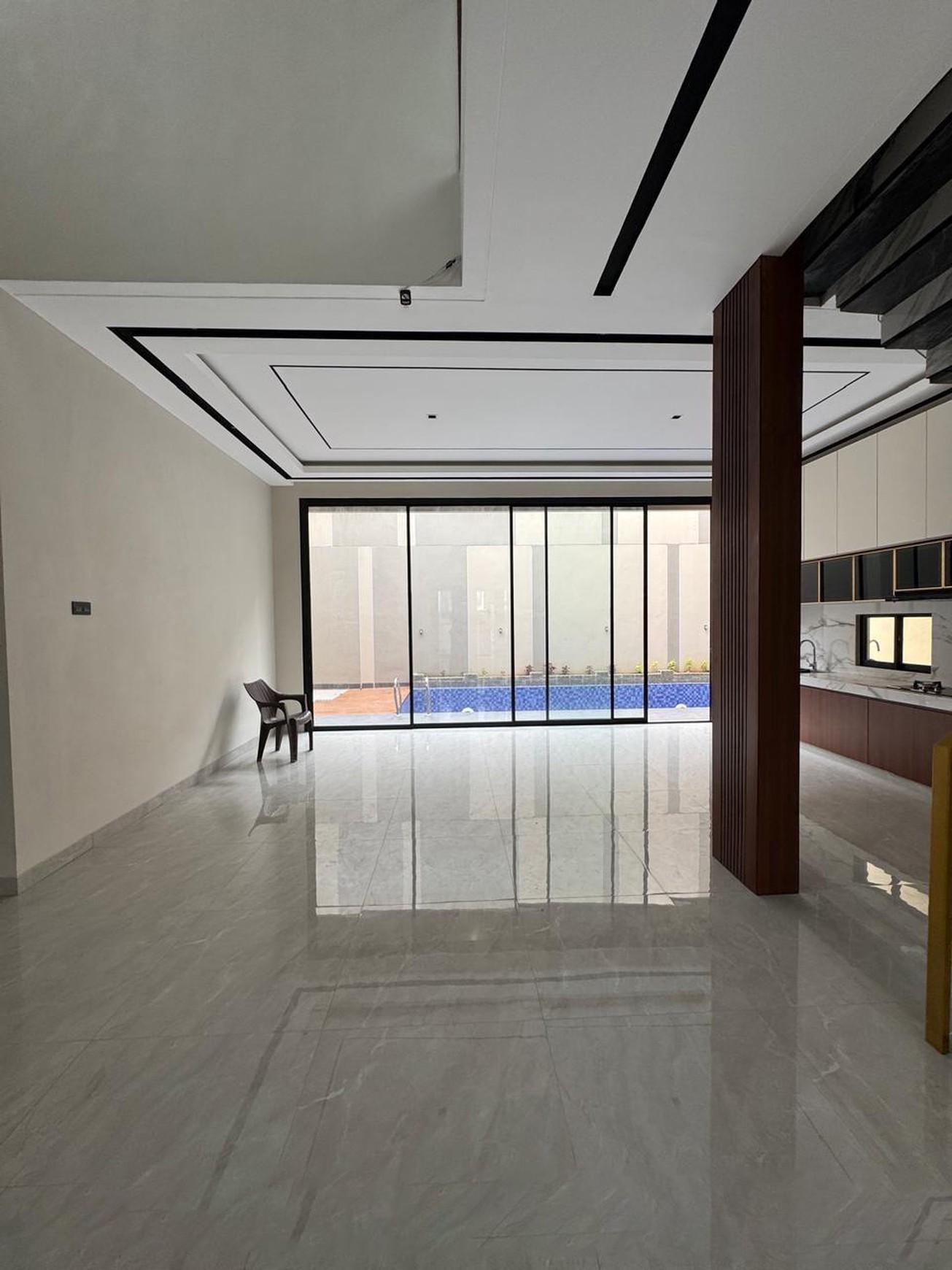 Rumah di Jakarta Pusat 2 Lantai + Balkon LT 294 LB 482 sudah SHM Ada Pool di dalam nya