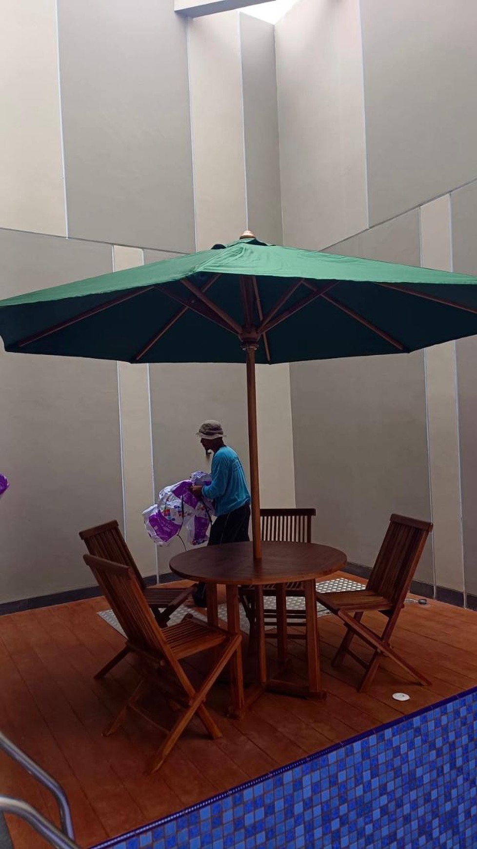 Rumah di Jakarta Pusat 2 Lantai + Balkon LT 294 LB 482 sudah SHM Ada Pool di dalam nya