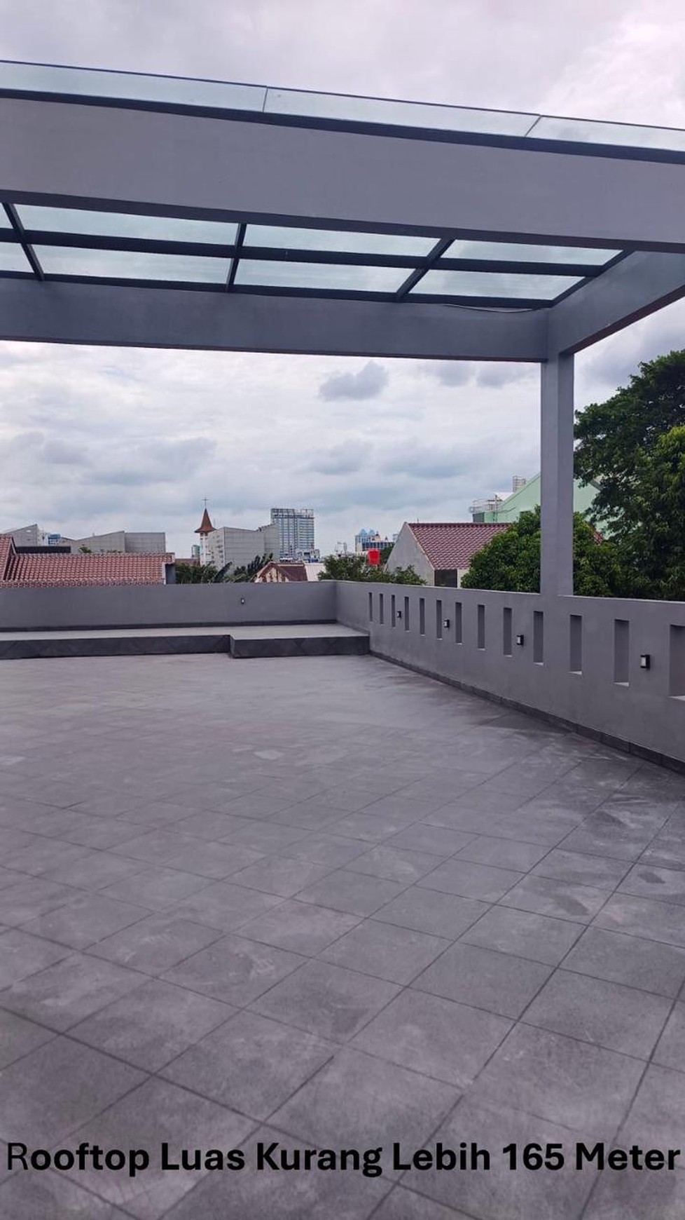 Rumah di Jakarta Pusat 2 Lantai + Balkon LT 294 LB 482 sudah SHM Ada Pool di dalam nya