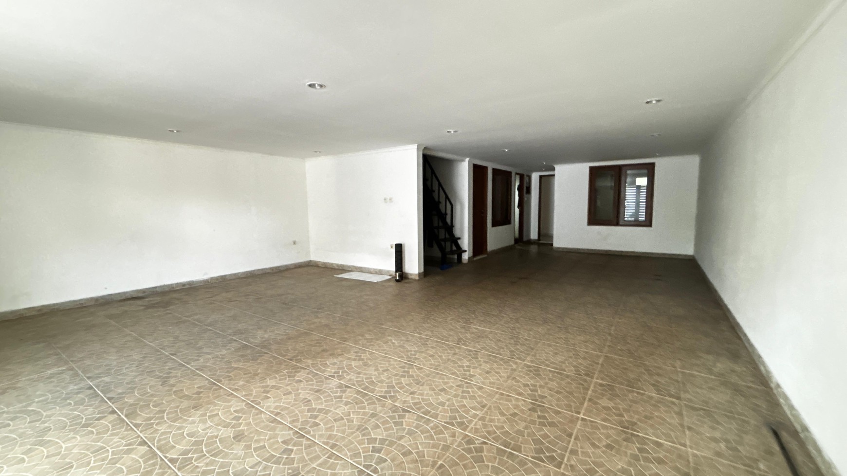 Rumah Baru Lux 3 1/2 Lantai Di Cluster, Pejaten Jakarta Selatan