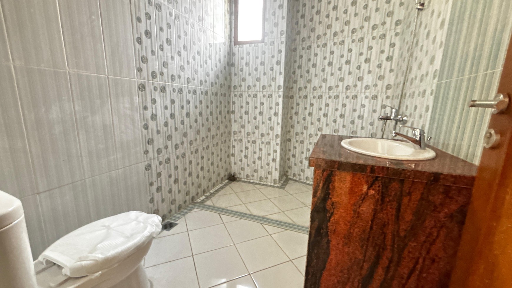 Rumah Baru Lux 3 1/2 Lantai Di Cluster, Pejaten Jakarta Selatan