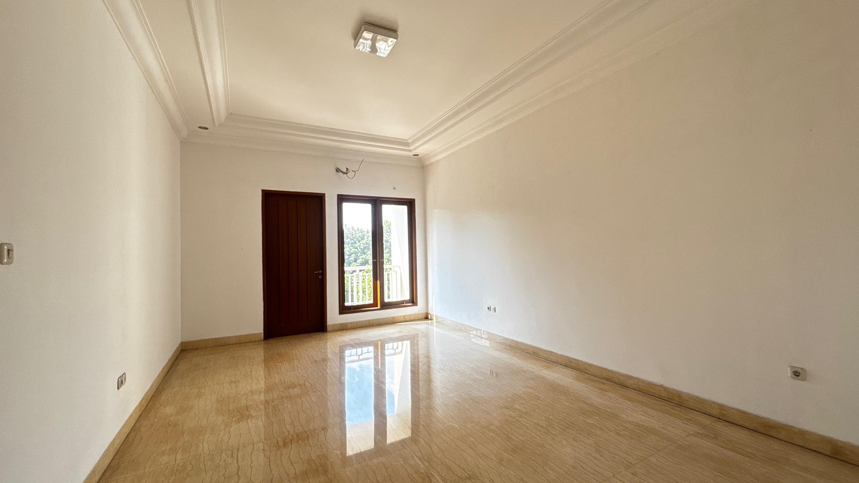 Rumah Baru Lux 3 1/2 Lantai Di Cluster, Pejaten Jakarta Selatan