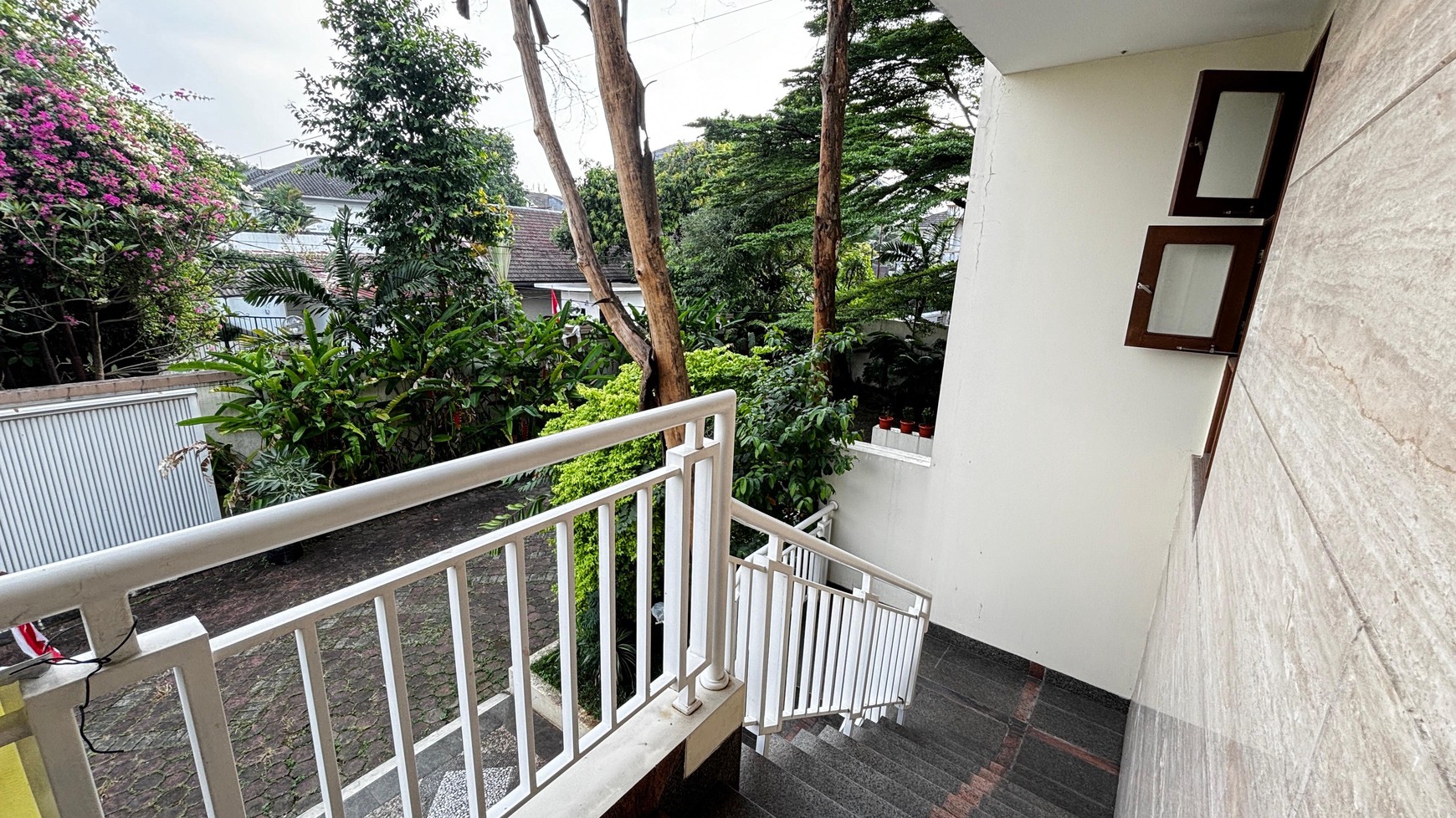 Rumah Baru Lux 3 1/2 Lantai Di Cluster, Pejaten Jakarta Selatan