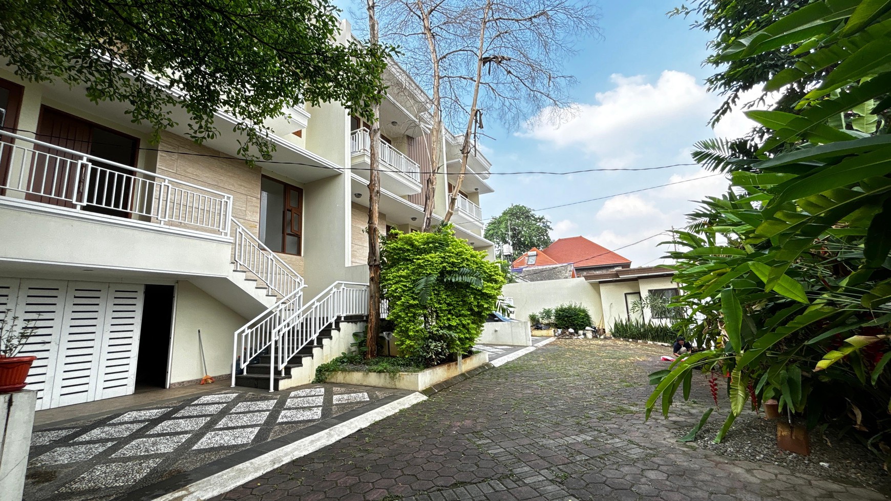 Rumah Baru Lux 3 1/2 Lantai Di Cluster, Pejaten Jakarta Selatan