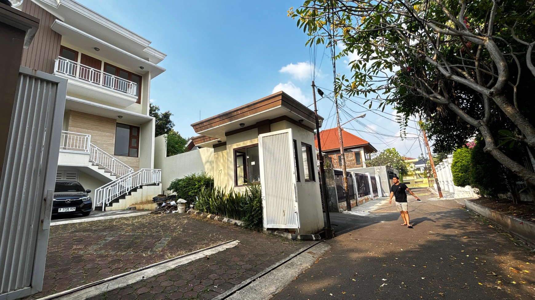 Rumah Baru Lux 3 1/2 Lantai Di Cluster, Pejaten Jakarta Selatan
