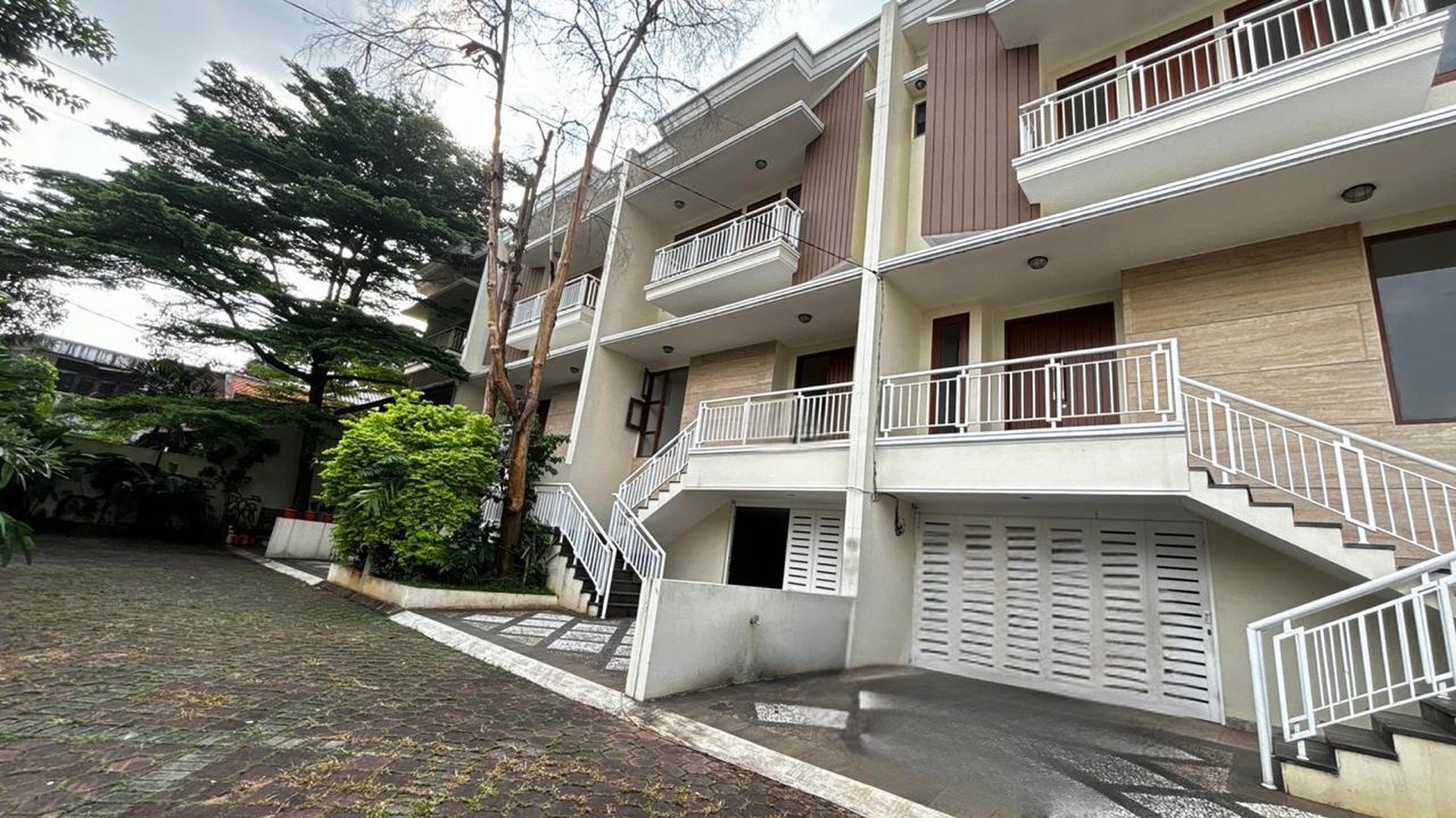 Rumah Baru 3 1/2 Lantai, Di Cluster Eksklusif Puri Maharani, Pejaten, Jakarta Selatan