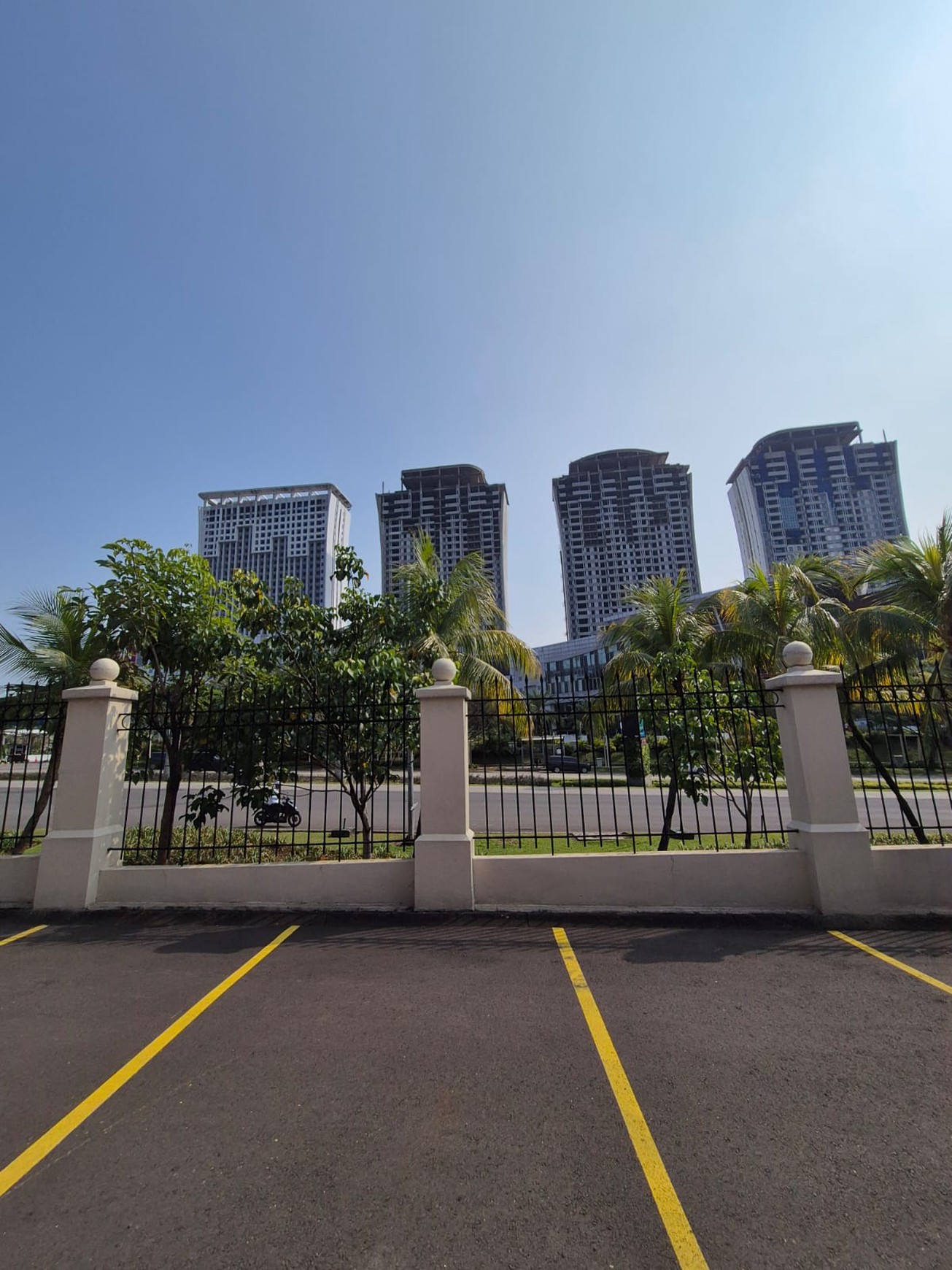 Dijual ruko 2 lantai lokasi sangat strategis menghadap Aeon Mall Sentul 