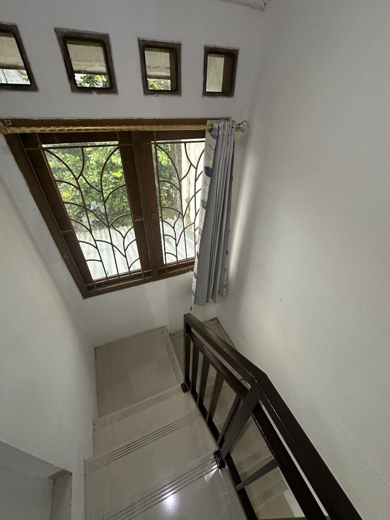 Rumah dalam Cluster, Minimalis, Bebas Banjir di Serua- Ciputat.