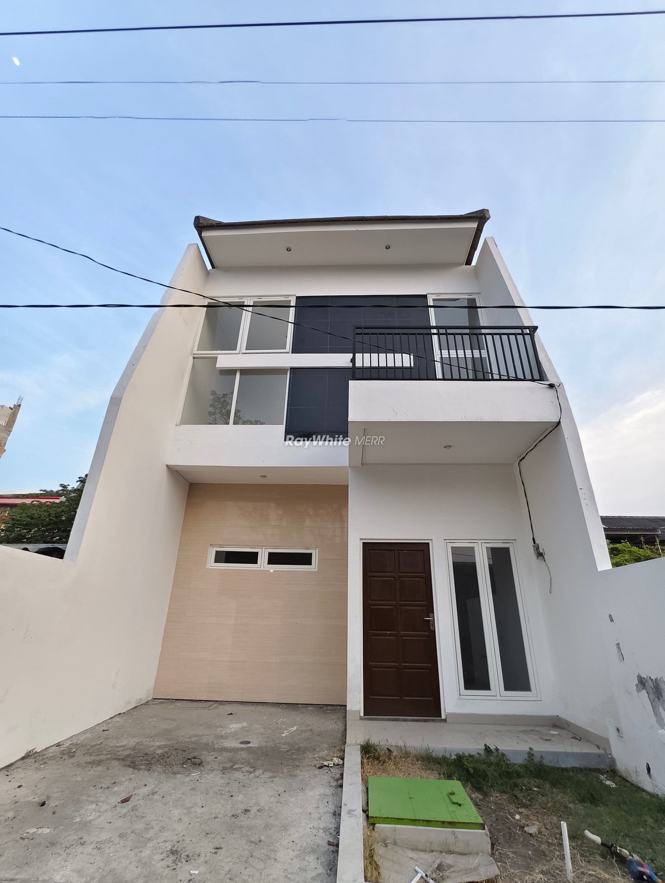 Rumah 2 Lantai Siap Huni - di Surabaya Utara hanya 800 Jutaan