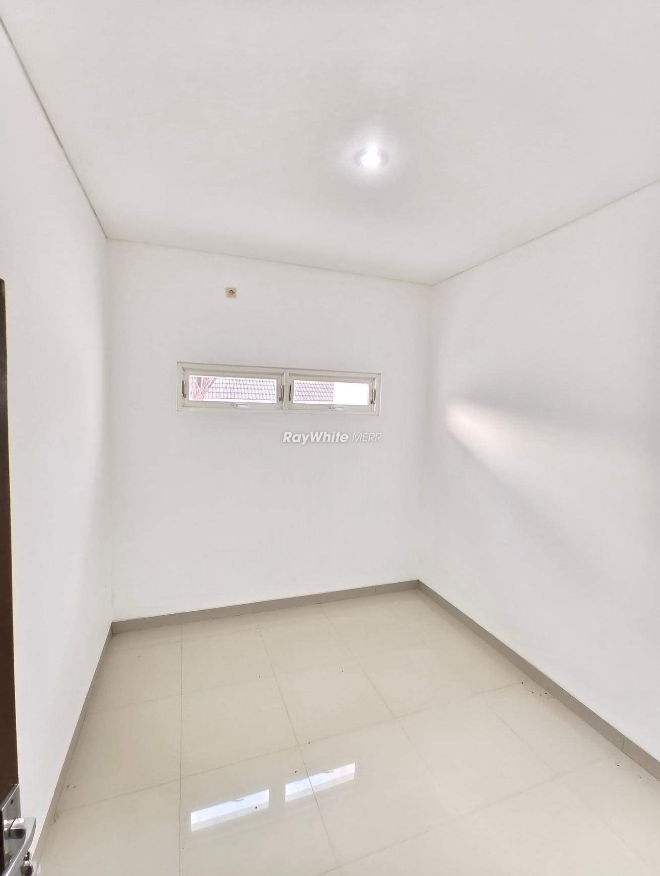 Rumah 2 Lantai Siap Huni - di Surabaya Utara hanya 800 Jutaan