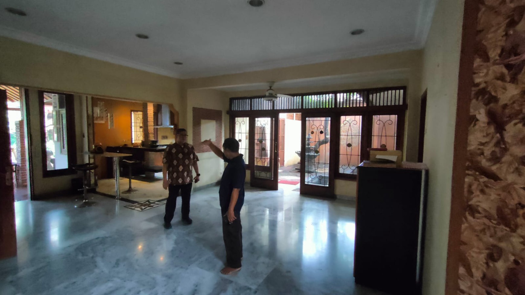 Dijual Lelang Rumah Klasik Luas Tanah 1042m2 Area Ceger Jakarta Timur