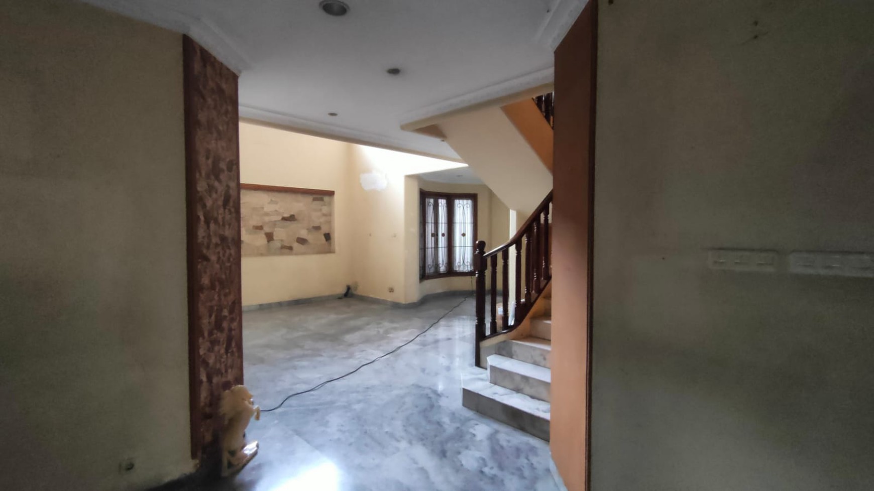 Dijual Lelang Rumah Klasik Luas Tanah 1042m2 Area Ceger Jakarta Timur
