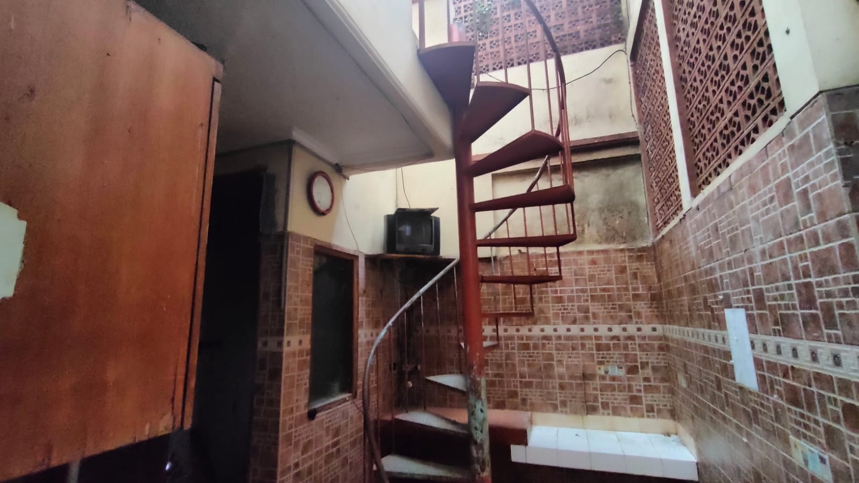 Dijual Lelang Rumah Klasik Luas Tanah 1042m2 Area Ceger Jakarta Timur