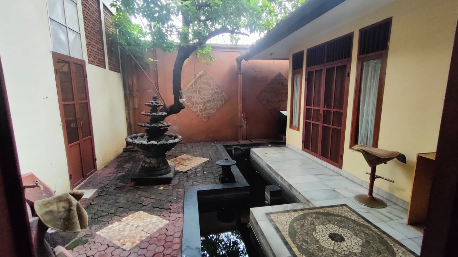 Dijual Lelang Rumah Klasik Luas Tanah 1042m2 Area Ceger Jakarta Timur