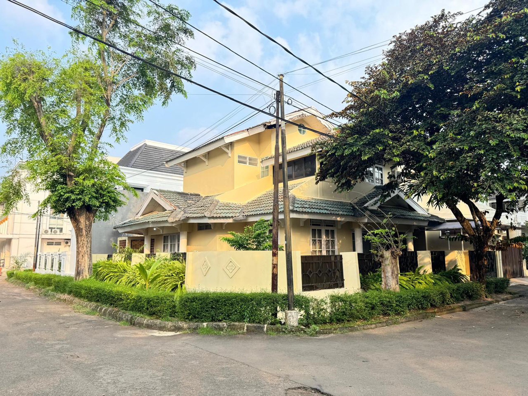 Rumah 2 Lantai Siap Huni dengan Hunian Nyaman dan Asri @Sektor 9, Bintaro