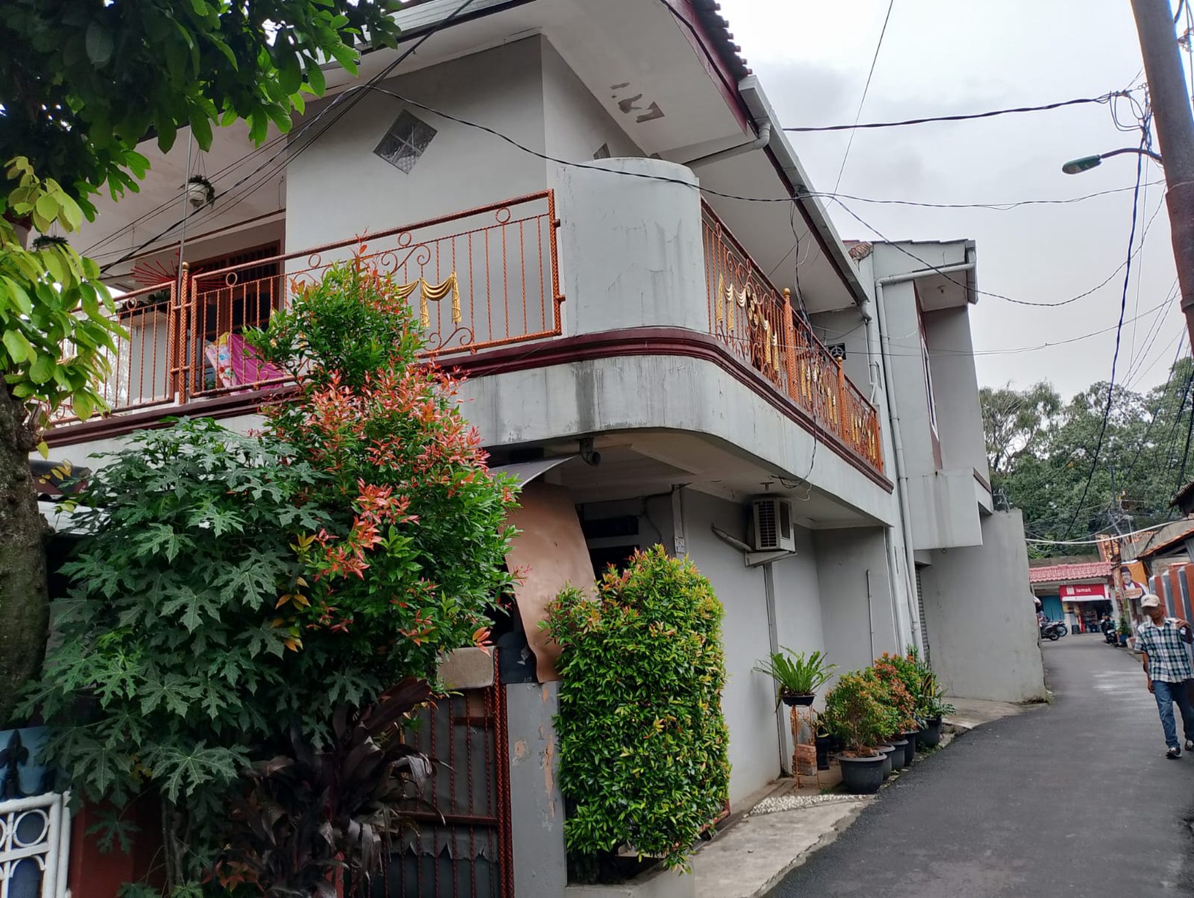 DIJUAL RUMAH STRATEGIS SIAP HUNI PASAR REBO JAKTIM