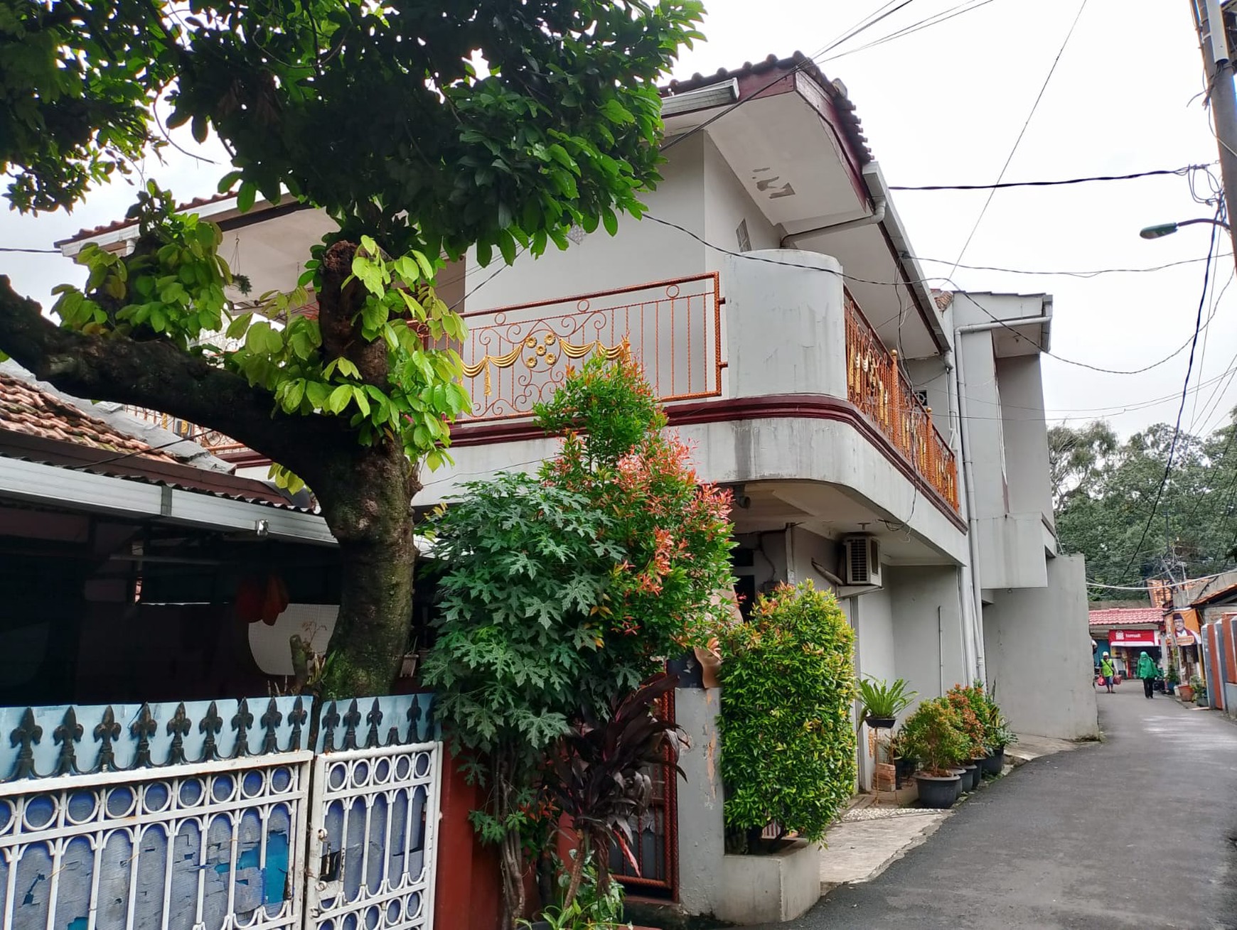 DIJUAL RUMAH STRATEGIS SIAP HUNI PASAR REBO JAKTIM