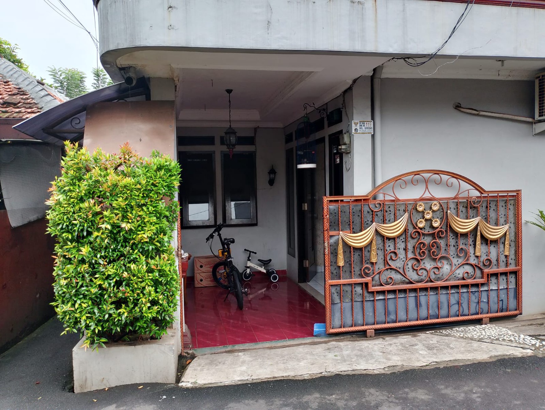 DIJUAL RUMAH STRATEGIS SIAP HUNI PASAR REBO JAKTIM