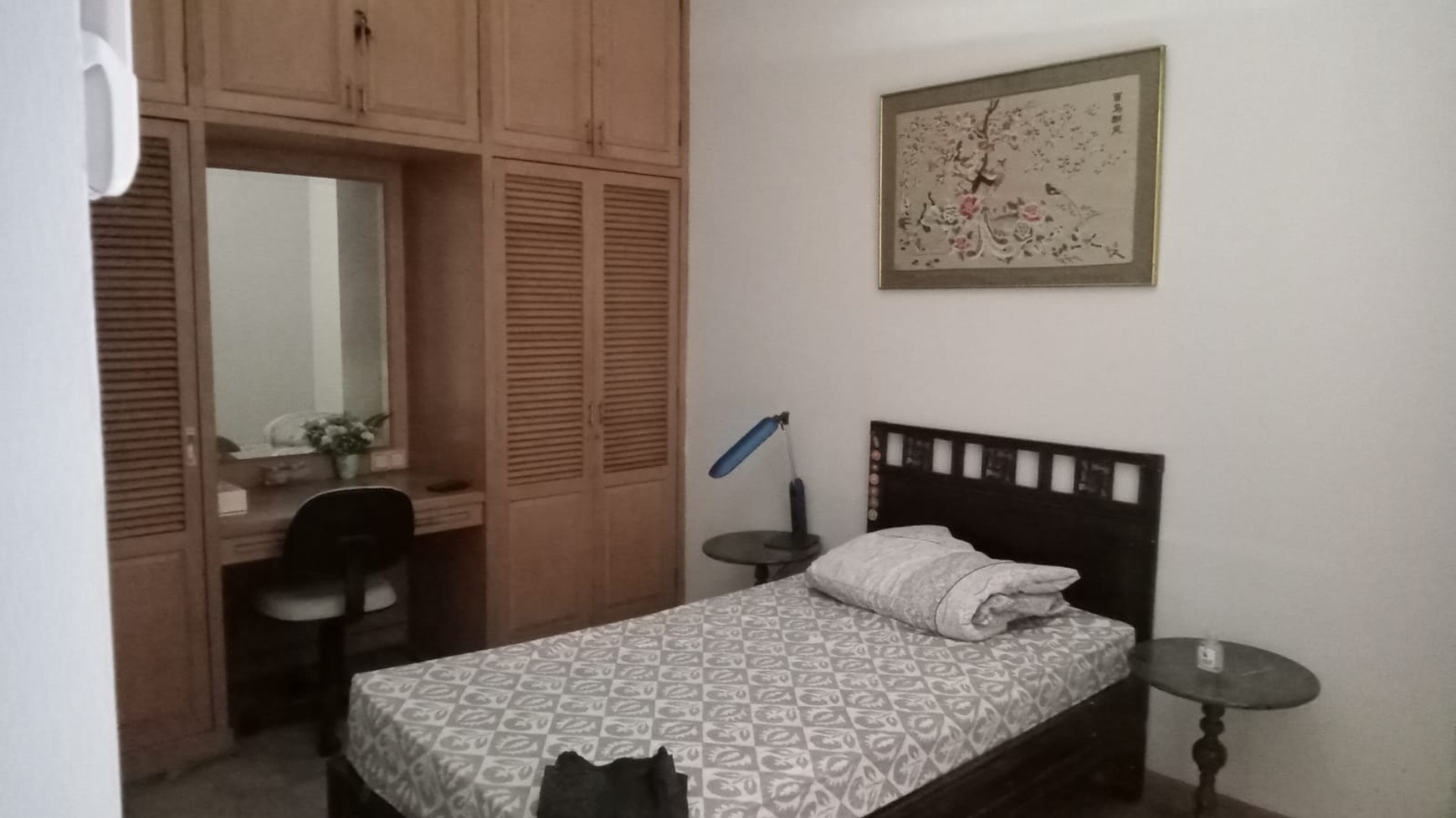 Hunian dalam perumahan elite , dikawasan kuningan jakarta selatan , dekat dengan Rmh sakit , kantor kedutaan , mal , sarana transportasi , pintu tol.