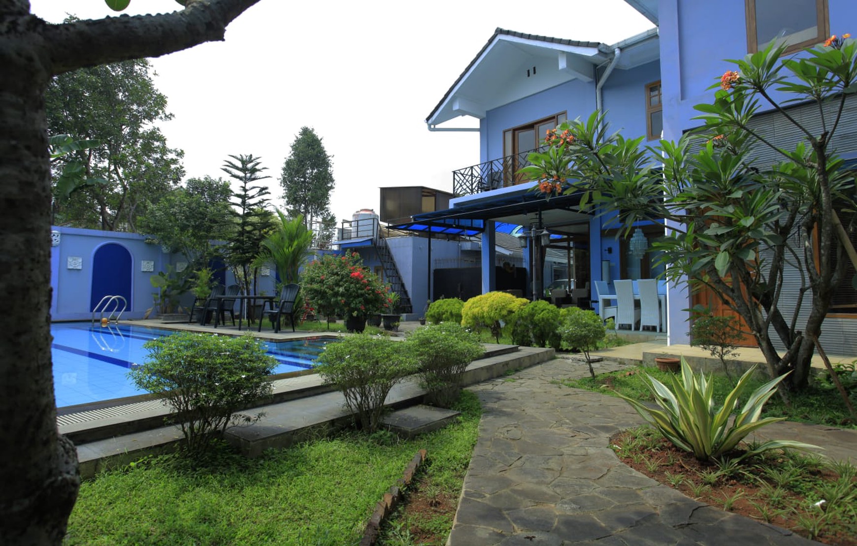 Rumah Luas LT 730 LB 350 di Pondok Aren sudah SHM