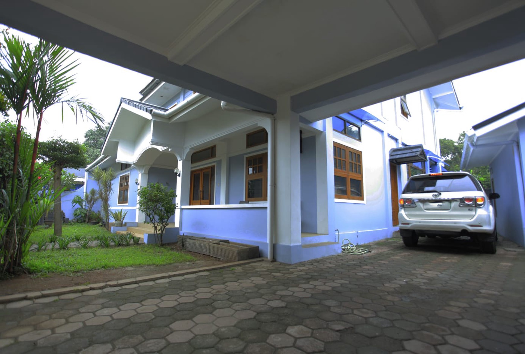 Rumah Luas LT 730 LB 350 di Pondok Aren sudah SHM