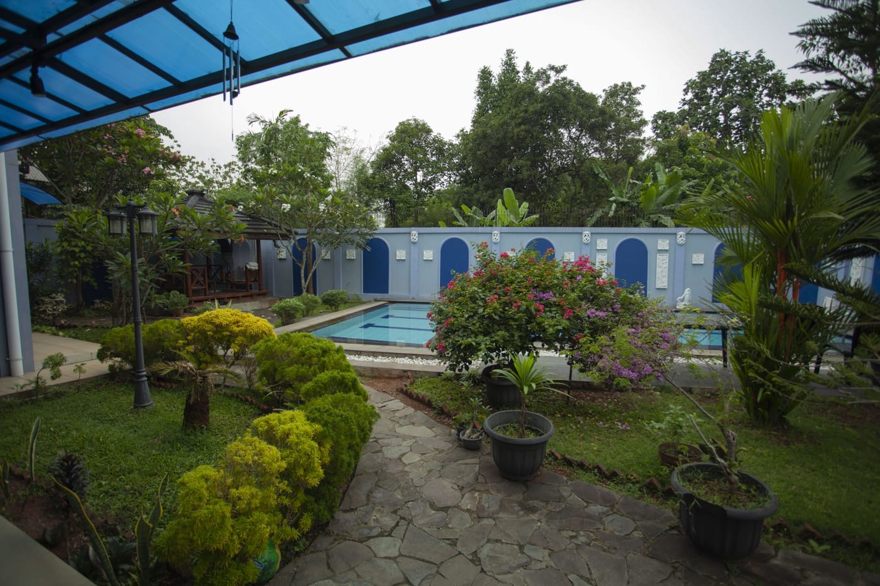 Rumah Luas LT 730 LB 350 di Pondok Aren sudah SHM