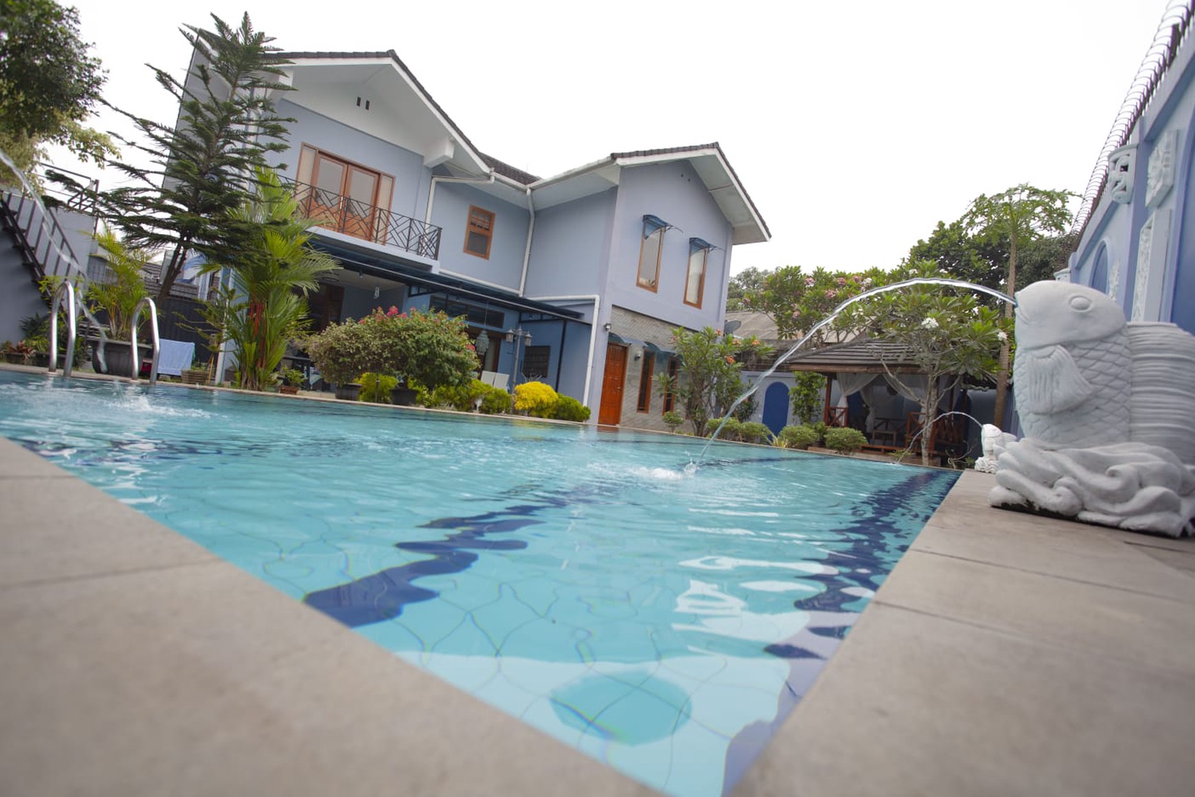 Rumah Luas LT 730 LB 350 di Pondok Aren sudah SHM