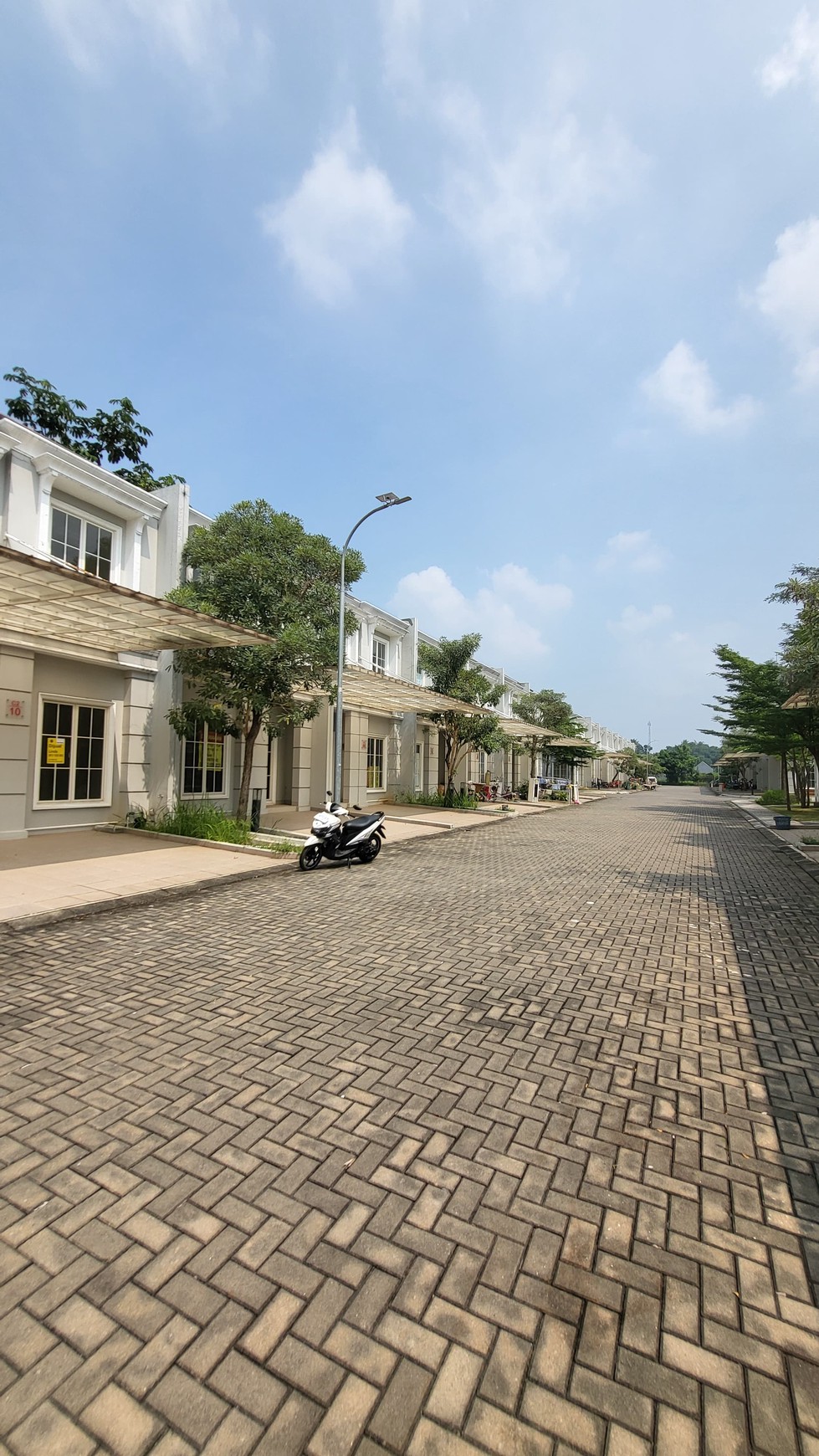 Rumah siap huni Milenium City Lokasi dekat stasiun parung panjang