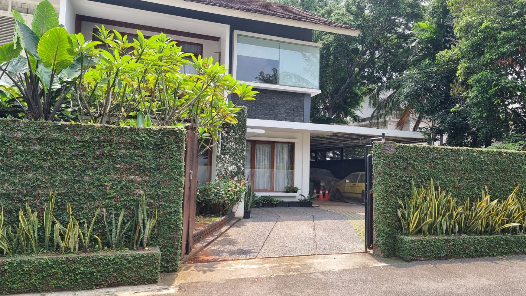 Di jual rumah nyaman di Jl Sinabung Kebayoran Baru dekat Plaza Senayan dan Senayan City.