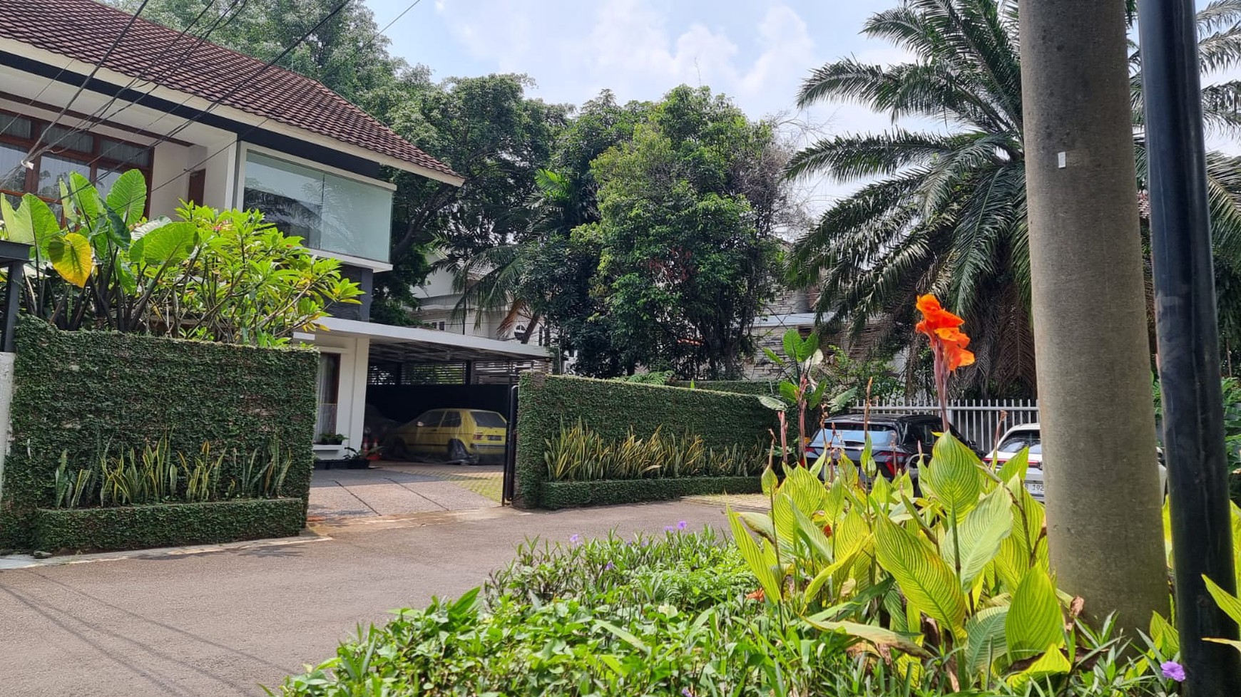 Di jual rumah nyaman di Jl Sinabung Kebayoran Baru dekat Plaza Senayan dan Senayan City.