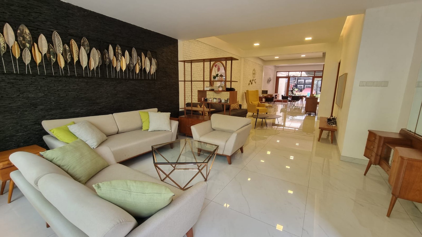Di jual rumah nyaman di Jl Sinabung Kebayoran Baru dekat Plaza Senayan dan Senayan City.