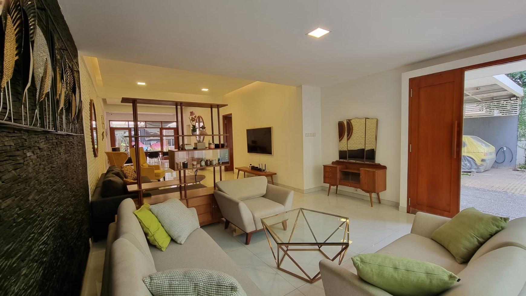 Di jual rumah nyaman di Jl Sinabung Kebayoran Baru dekat Plaza Senayan dan Senayan City.