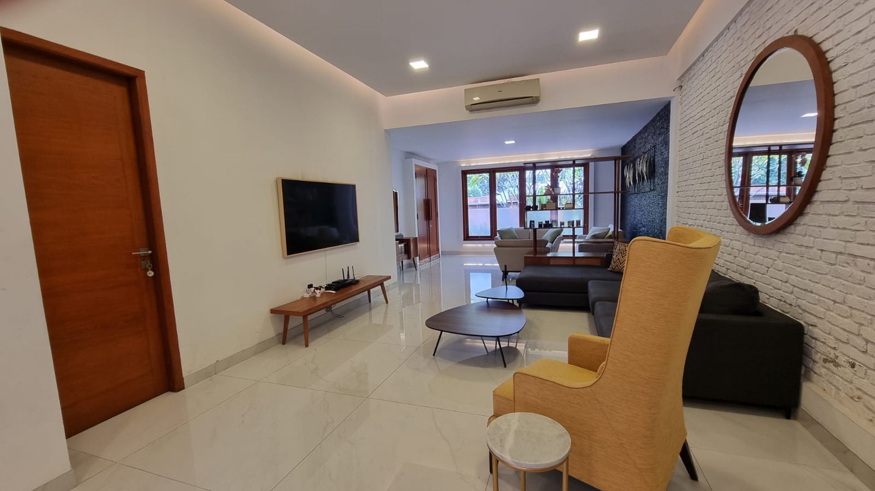 Di jual rumah nyaman di Jl Sinabung Kebayoran Baru dekat Plaza Senayan dan Senayan City.