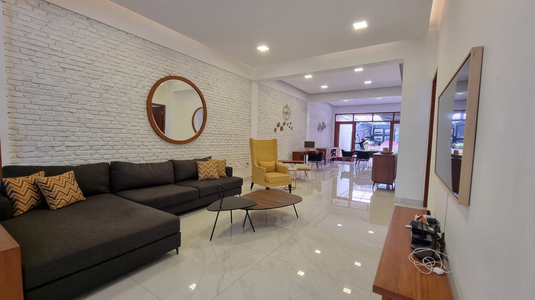 Di jual rumah nyaman di Jl Sinabung Kebayoran Baru dekat Plaza Senayan dan Senayan City.