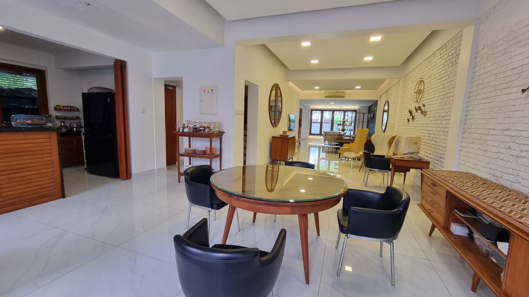 Di jual rumah nyaman di Jl Sinabung Kebayoran Baru dekat Plaza Senayan dan Senayan City.
