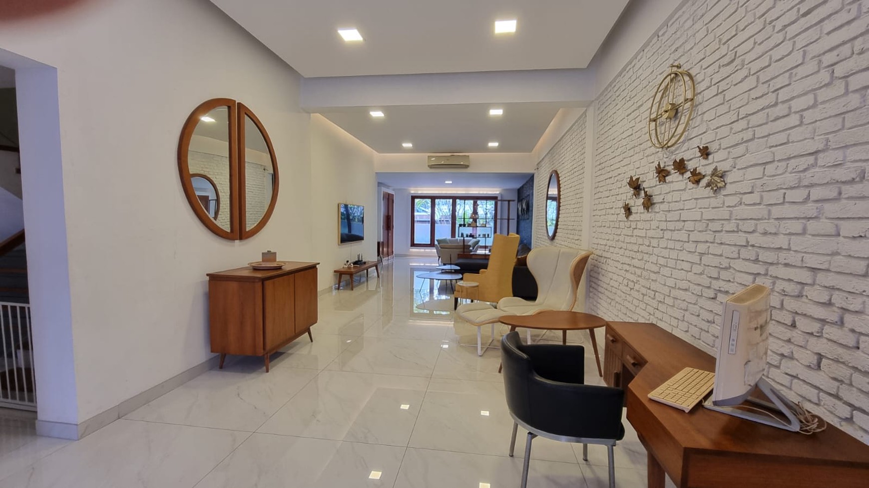 Di jual rumah nyaman di Jl Sinabung Kebayoran Baru dekat Plaza Senayan dan Senayan City.