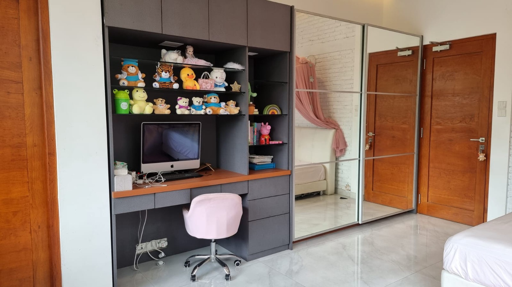 Di jual rumah nyaman di Jl Sinabung Kebayoran Baru dekat Plaza Senayan dan Senayan City.