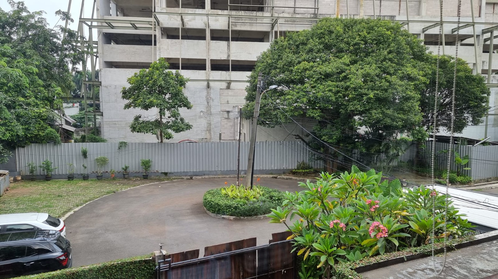 Di jual rumah nyaman di Jl Sinabung Kebayoran Baru dekat Plaza Senayan dan Senayan City.
