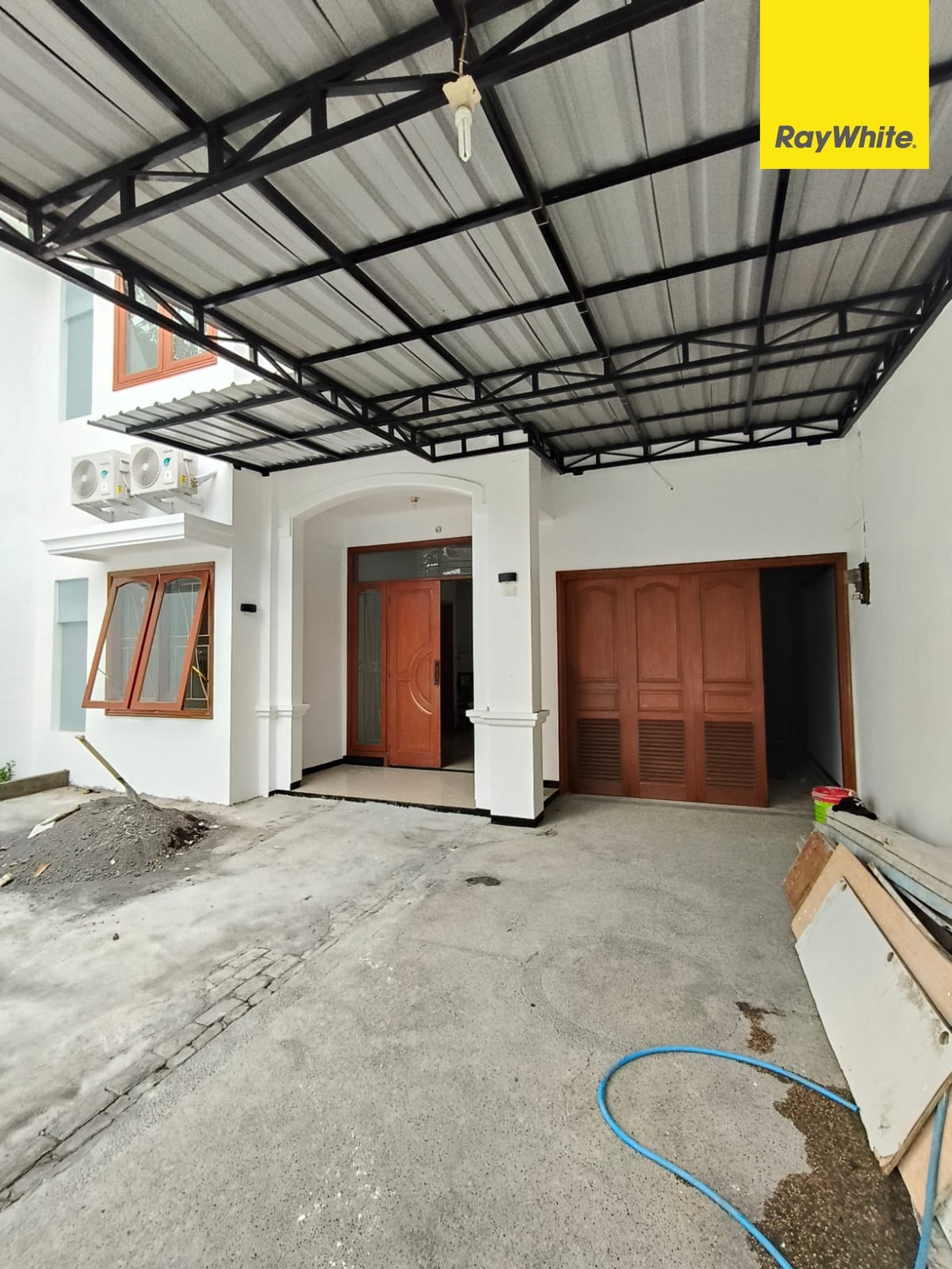 Disewakan Rumah 2 lantai di Dukuh Kupang Timur Surabaya