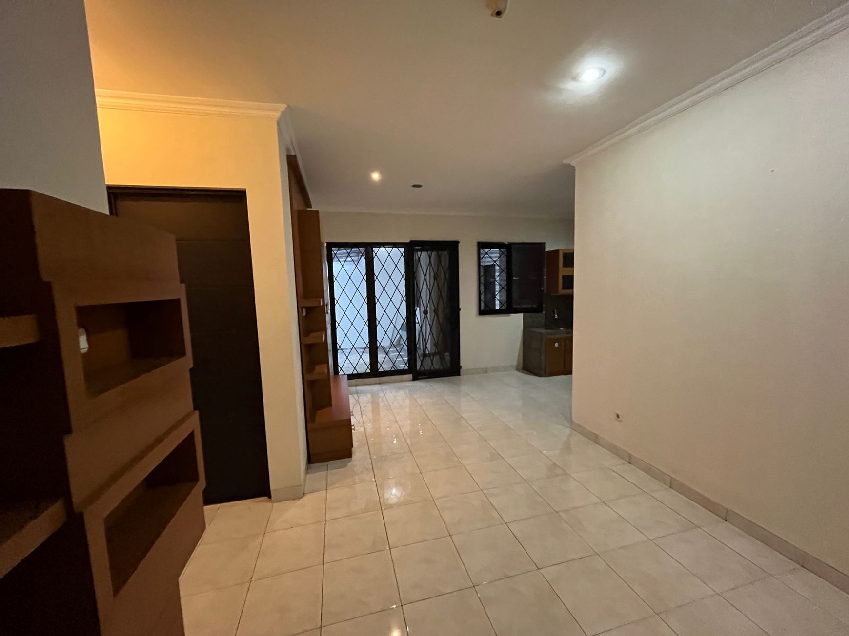 Rumah Luas, 2 Lantai, Bagus, dalam Cluster dan Siap huni di Gunung Putri