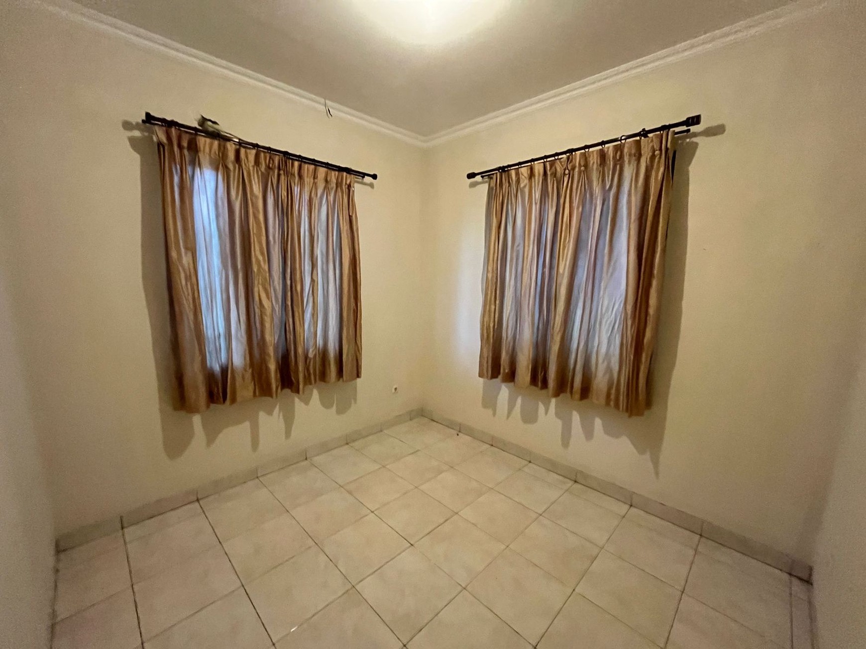 Rumah Luas, 2 Lantai, Bagus, dalam Cluster dan Siap huni di Gunung Putri