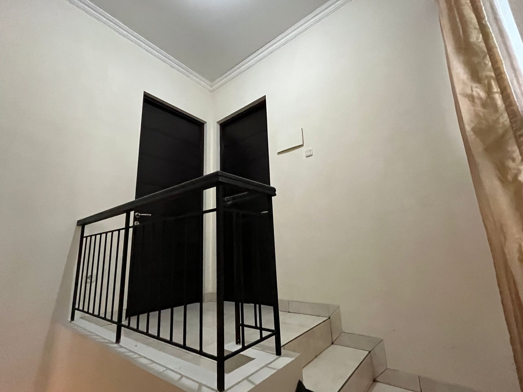 Rumah Luas, 2 Lantai, Bagus, dalam Cluster dan Siap huni di Gunung Putri