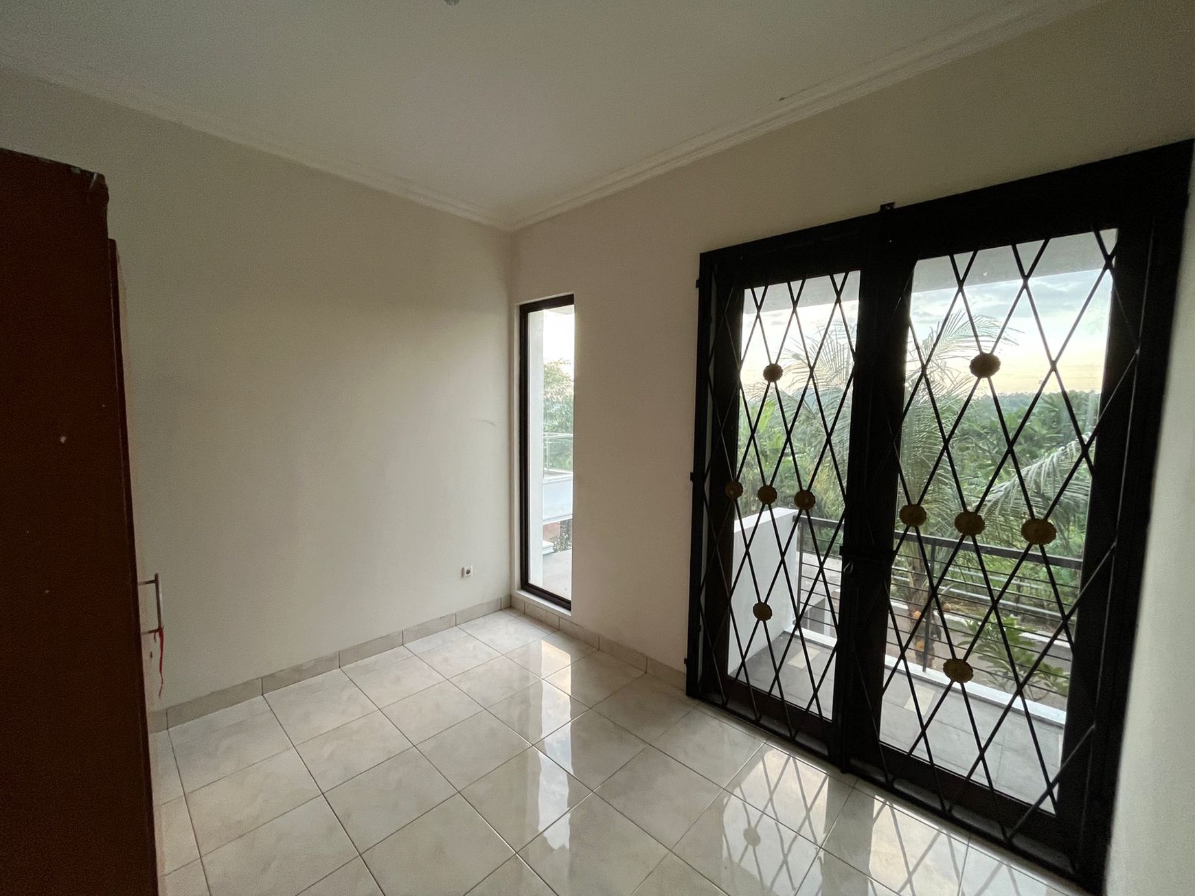 Rumah Luas, 2 Lantai, Bagus, dalam Cluster dan Siap huni di Gunung Putri