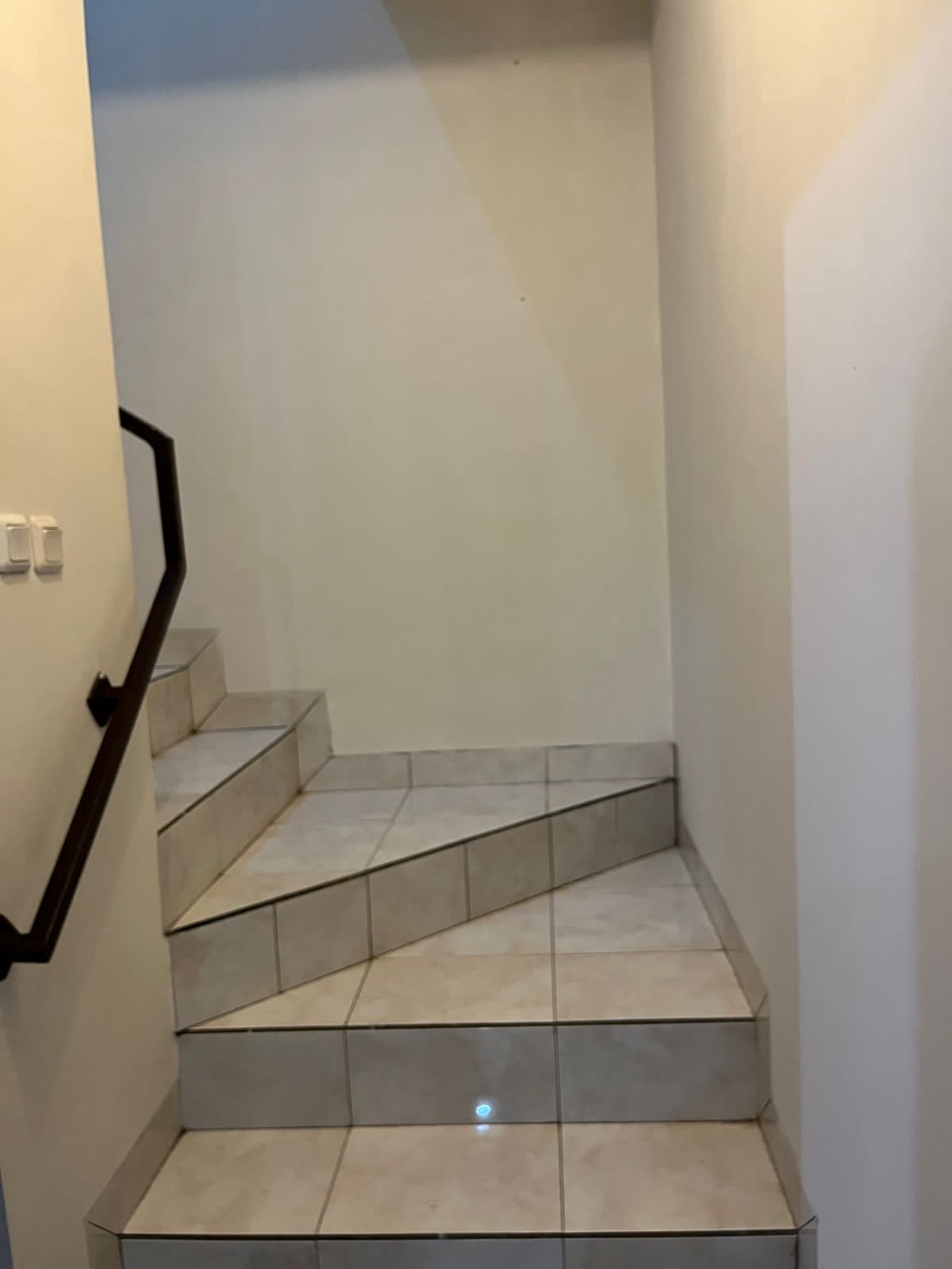 Rumah Luas, 2 Lantai, Bagus, dalam Cluster dan Siap huni di Gunung Putri