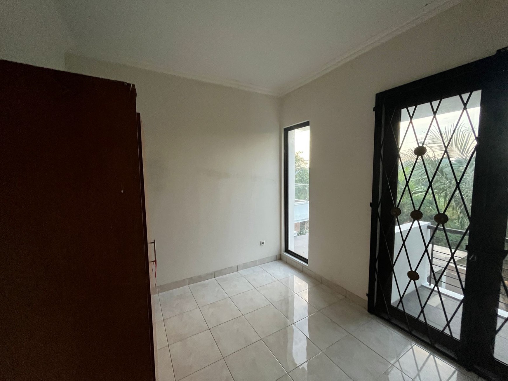 Rumah Luas, 2 Lantai, Bagus, dalam Cluster dan Siap huni di Gunung Putri