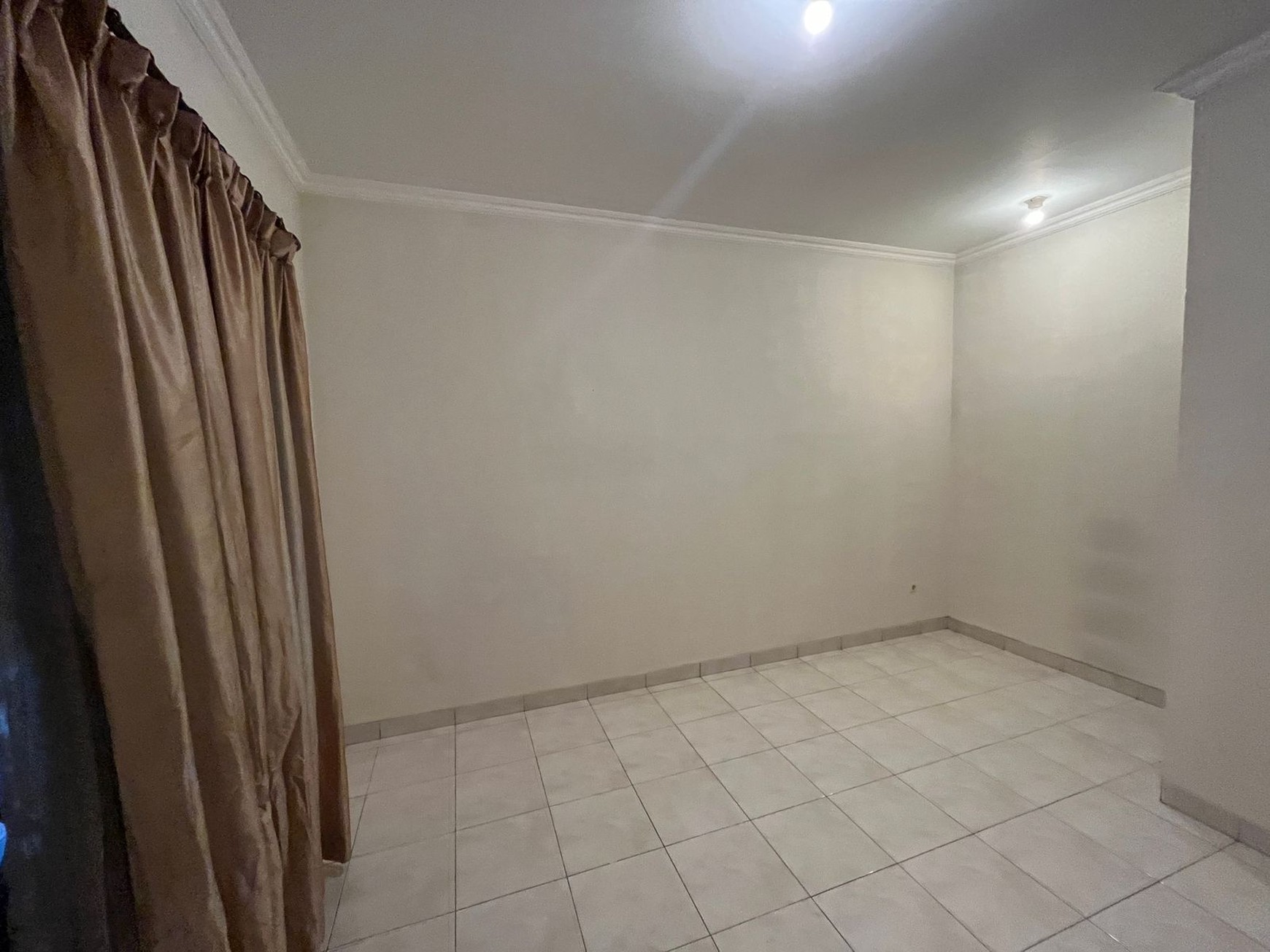 Rumah Luas, 2 Lantai, Bagus, dalam Cluster dan Siap huni di Gunung Putri