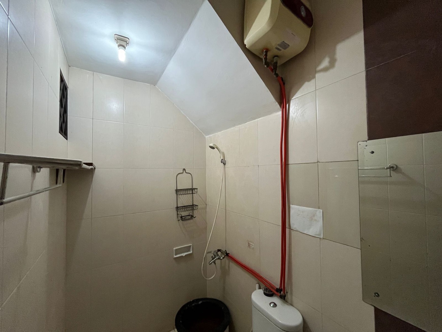 Rumah Luas, 2 Lantai, Bagus, dalam Cluster dan Siap huni di Gunung Putri