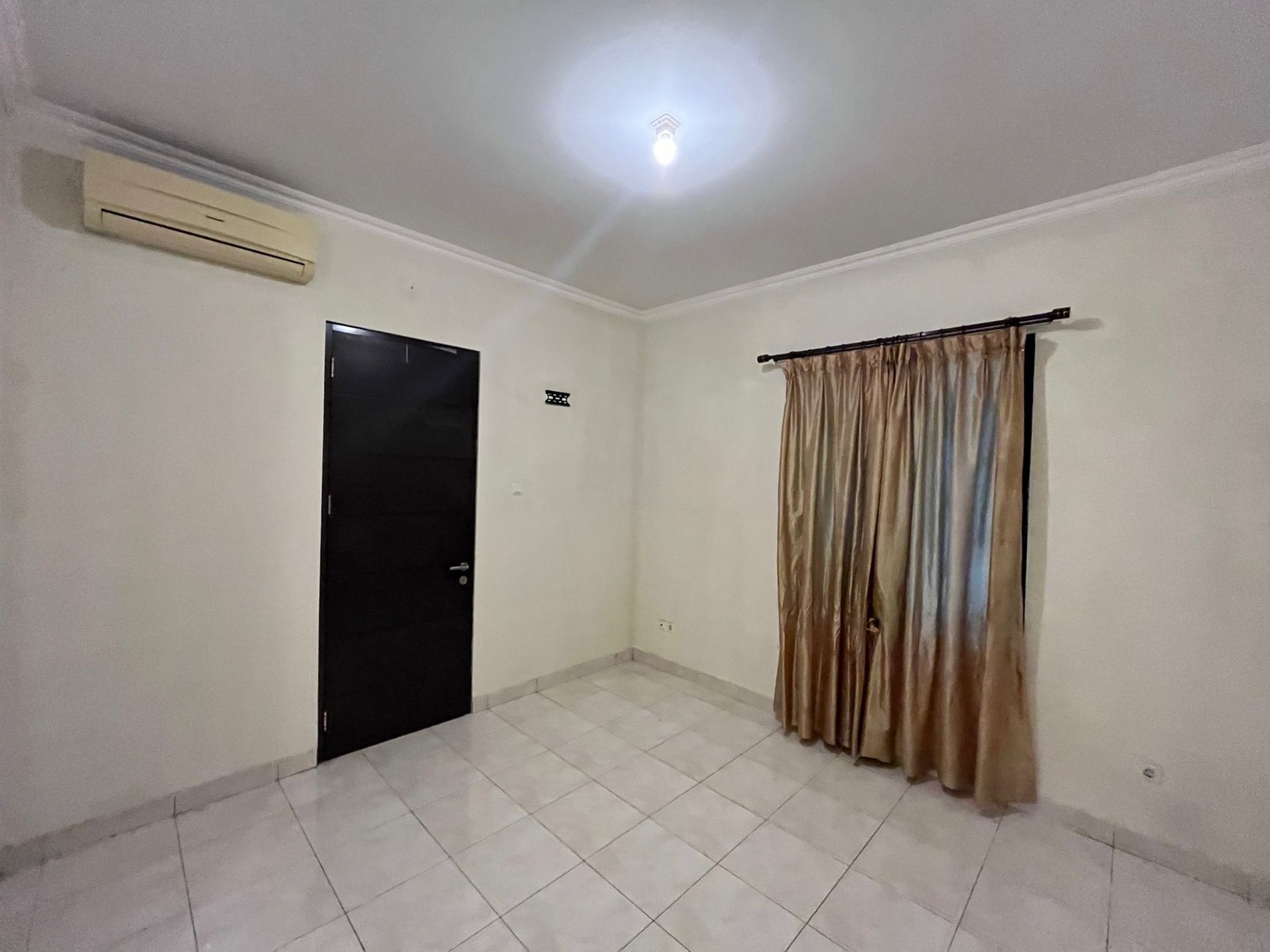 Rumah Luas, 2 Lantai, Bagus, dalam Cluster dan Siap huni di Gunung Putri