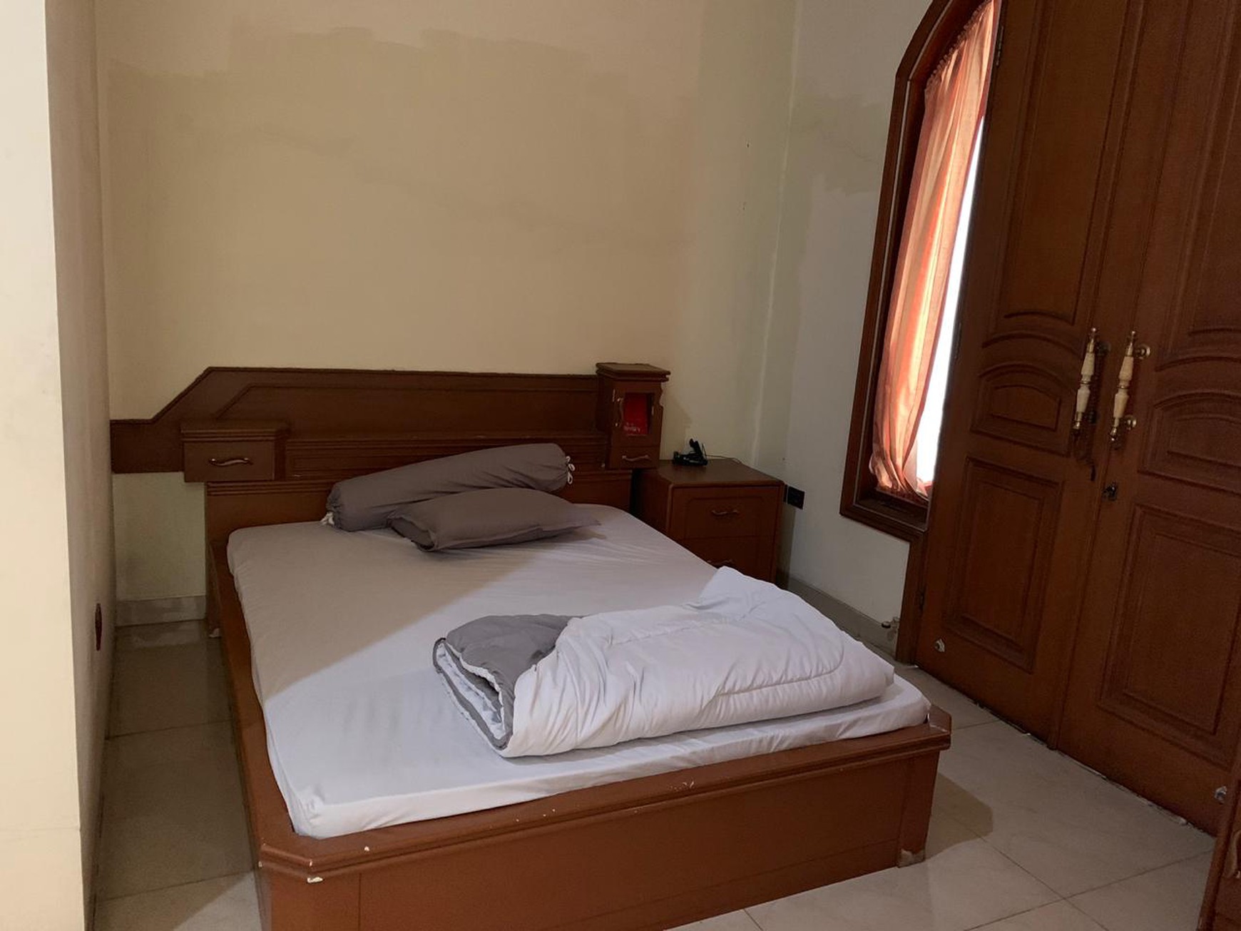 RUMAH DI PLUIT TIMUR.