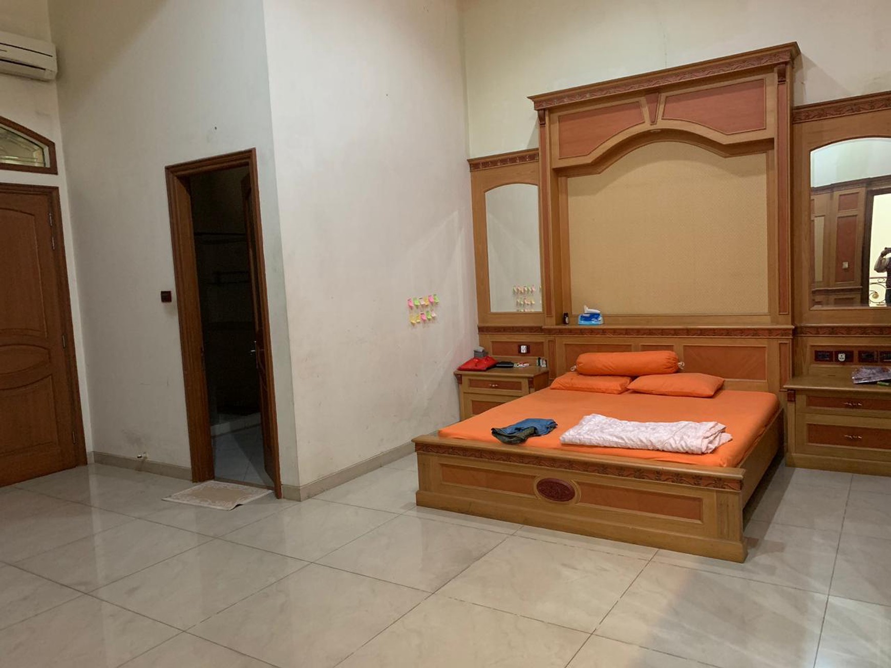 RUMAH DI PLUIT TIMUR.